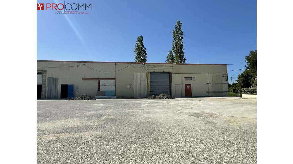 Entrepôt fonctionnel 350m² à louer à Barbentane