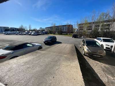 Entrepôt 210m² avec quai et bureau à louer Bègles