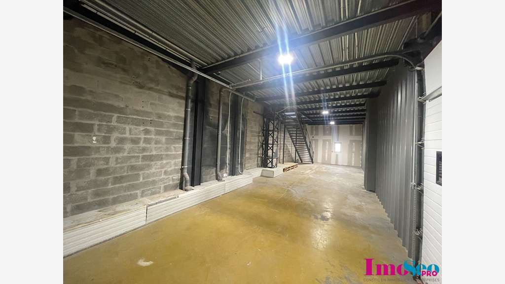 Entrepôt de 200m² à louer en za à Bègles
