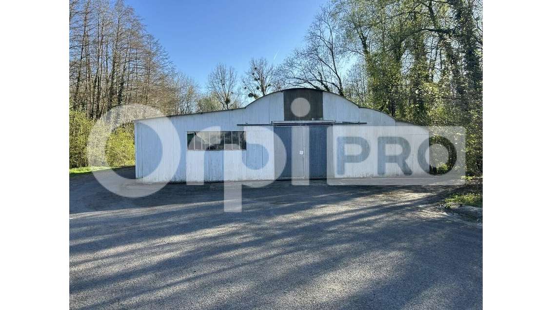 Entrepôt de 390m² à louer à Bethisy Saint Pierre