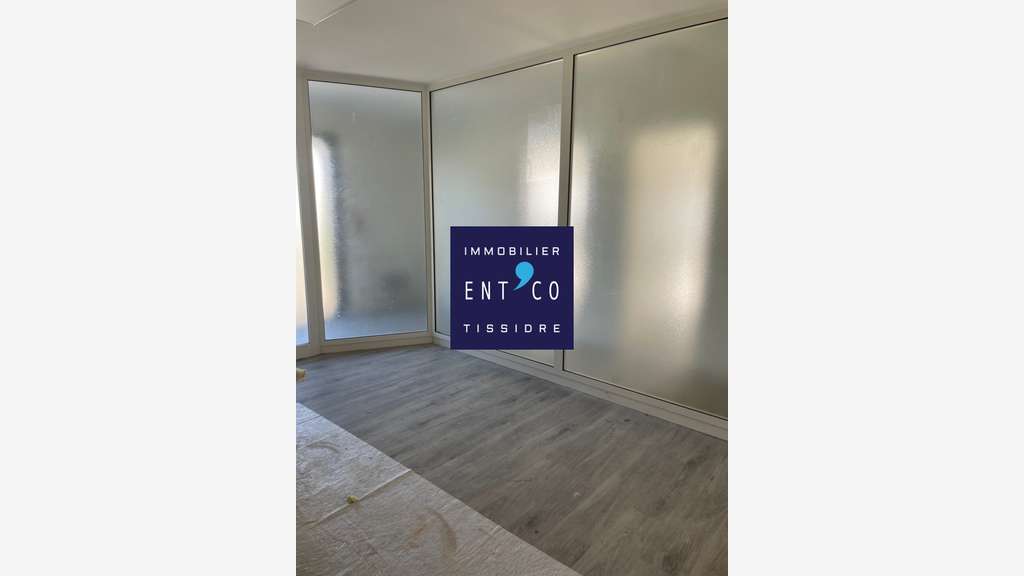 A louer entrepôt logistique 1680m² à Bon-Encontre 