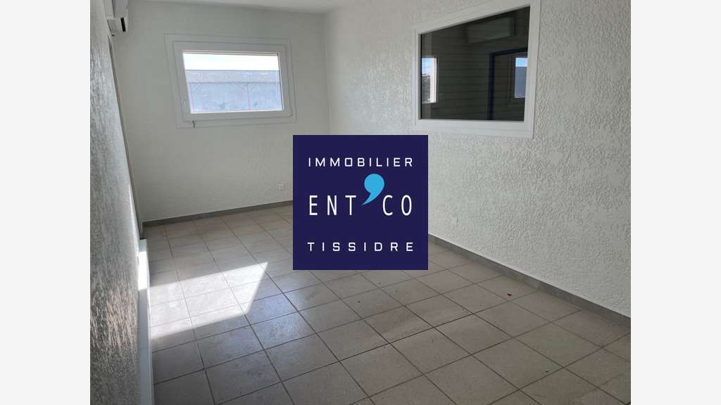 A louer entrepôt logistique 1680m² à Bon-Encontre 
