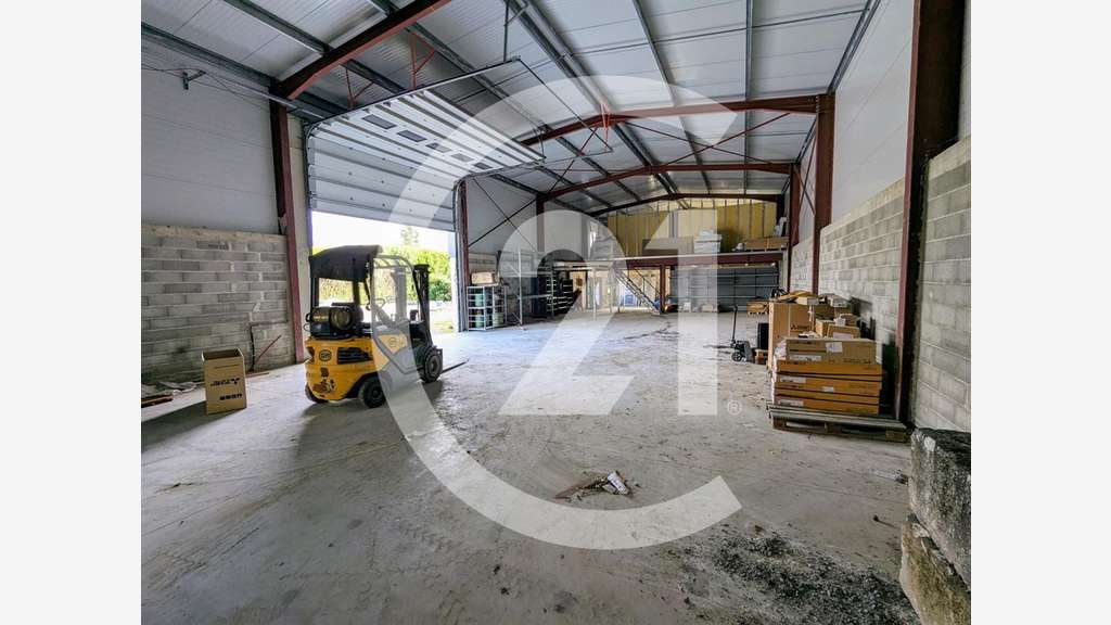 Local d'activité 470m² à louer à Bourg de Péage