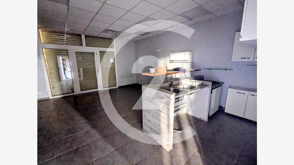 Local d'activité 470m² à louer à Bourg de Péage