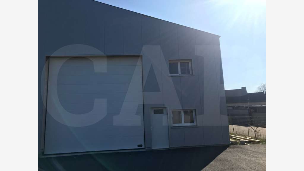 Cellule d'activité 200m² à Bréal-sous-Montfort