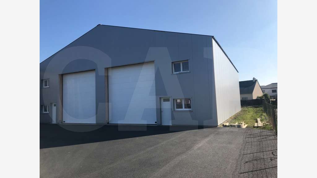 Cellule d'activité 200m² à Bréal-sous-Montfort