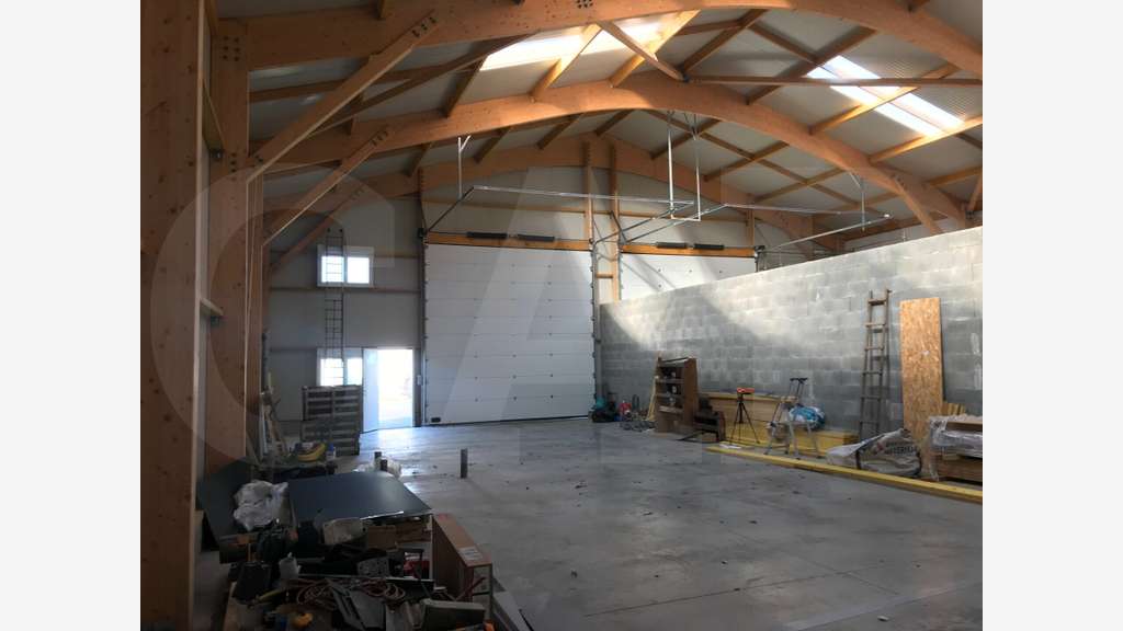 Bâtiment d'activité 400m² à Bréal-sous-Montfort