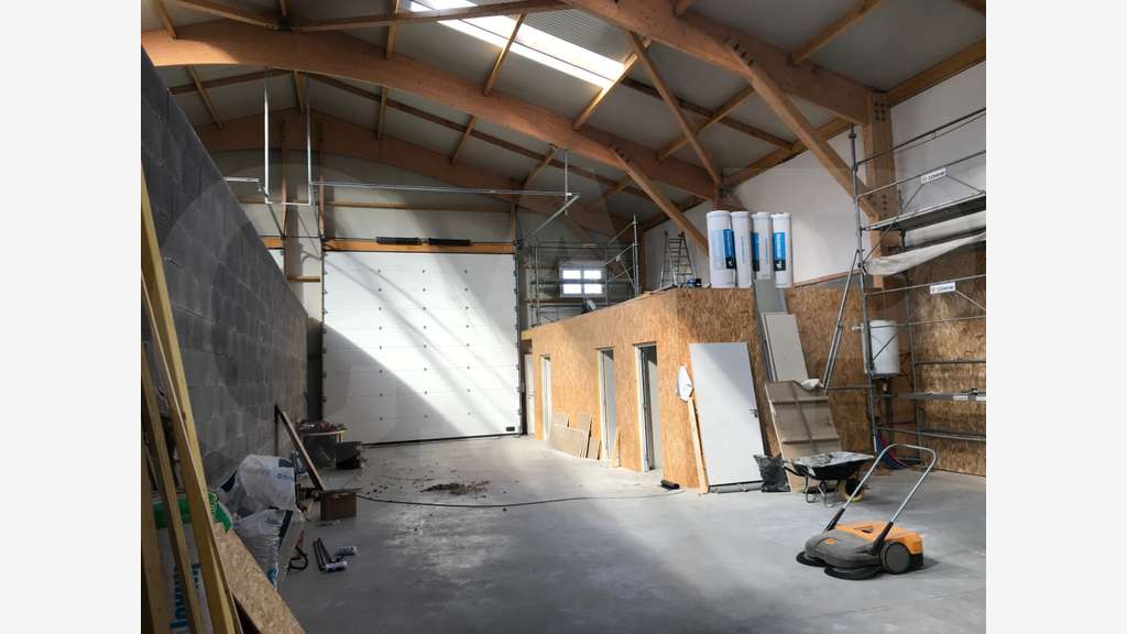 Bâtiment d'activité 400m² à Bréal-sous-Montfort