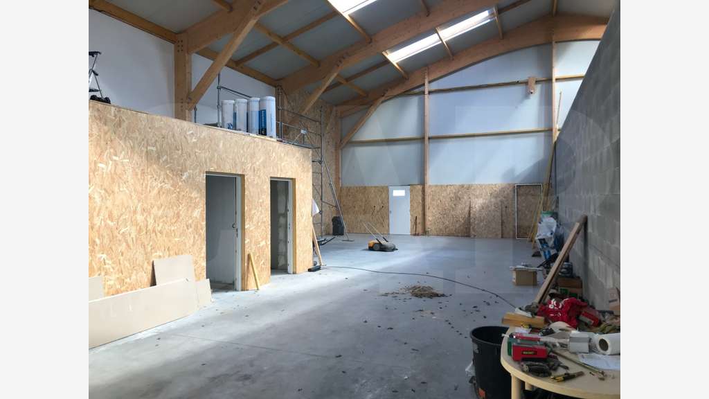 Bâtiment d'activité 400m² à Bréal-sous-Montfort