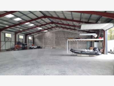 A louer entrepôt 695m² divisible secteur d'Auray