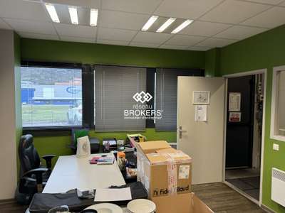 A louer beau local d'activité de 348m² à Sacuny !