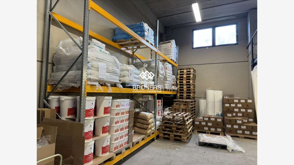 A louer beau local d'activité de 348m² à Sacuny !
