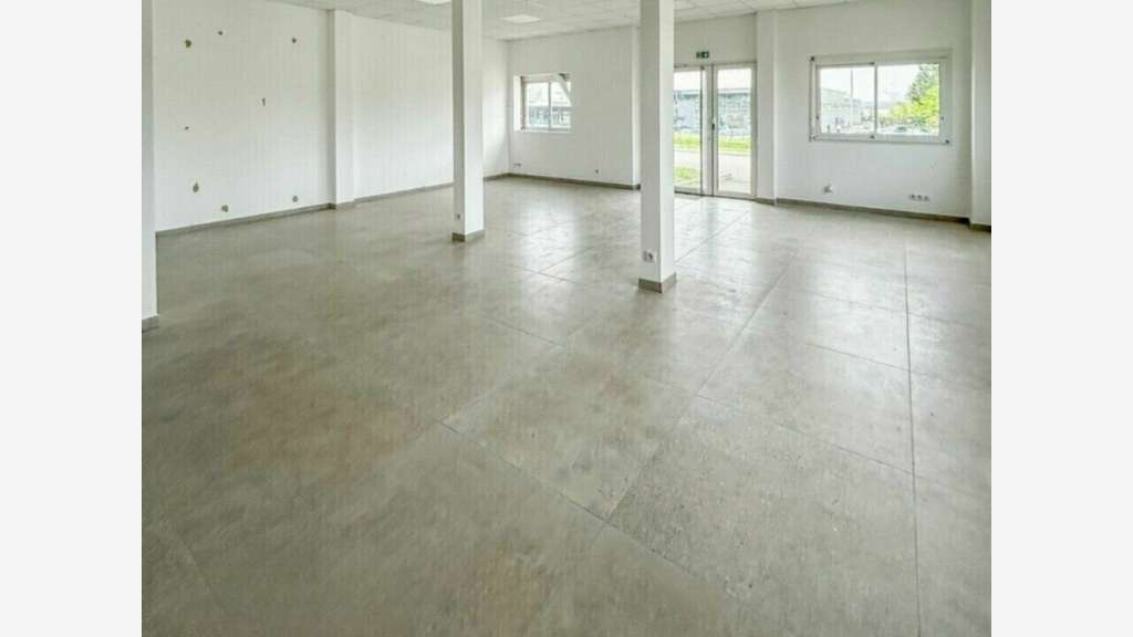 Local d'activités 140m² à louer à Brive