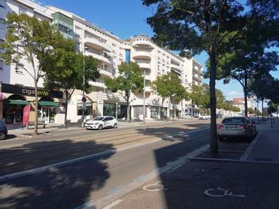 Local professionnel 35m² à louer à Bron centre 