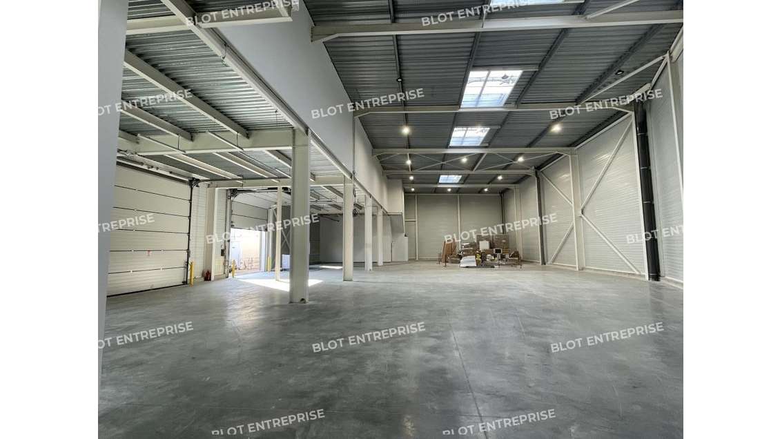 A louer cellule professionnelle 425m² à Carquefou