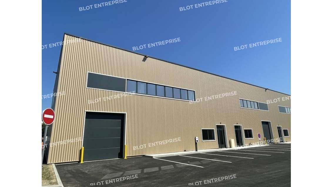 A louer cellule d'activités 260m² à Carquefou