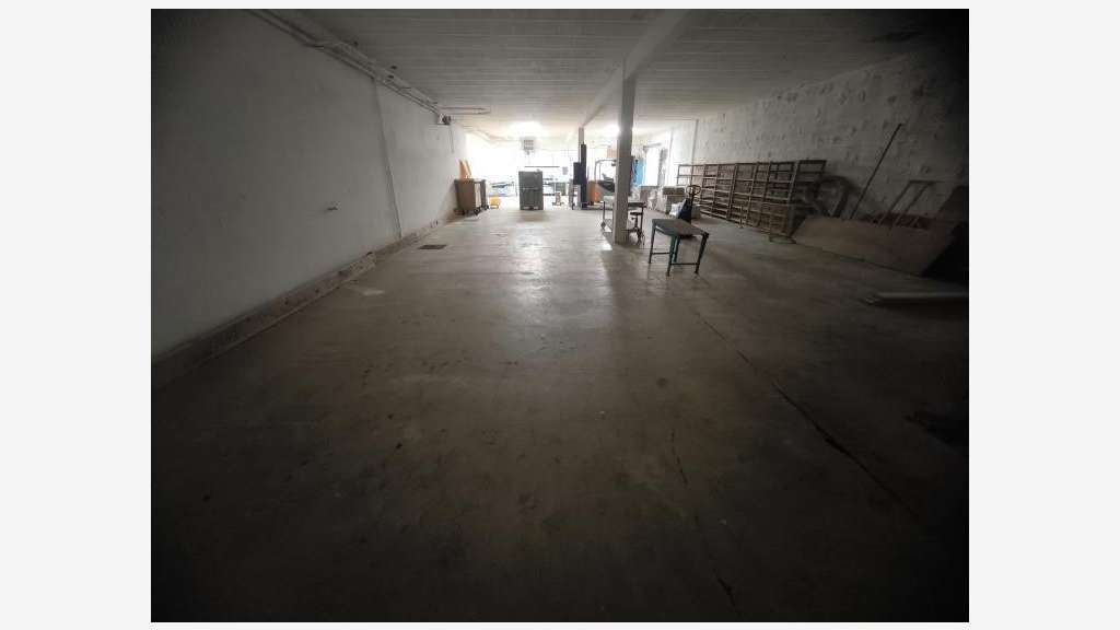 À louer local Industriel 1613m² à Cavaillon