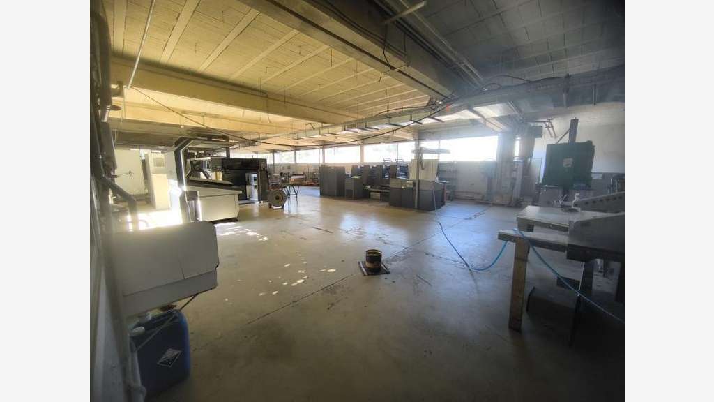 À louer local Industriel 1613m² à Cavaillon