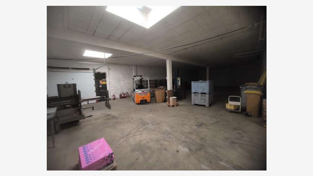 À louer local Industriel 1613m² à Cavaillon
