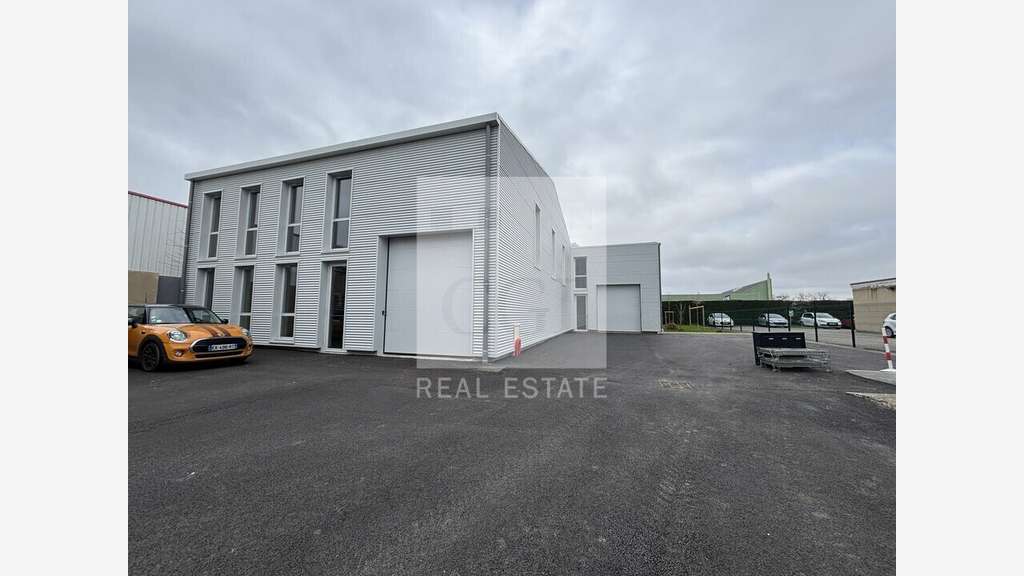 Local d'activité 360m² à louer à Chassieu