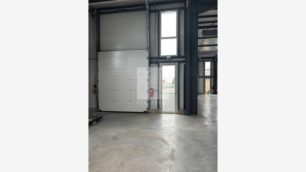 Local d'activité 360m² à louer à Chassieu