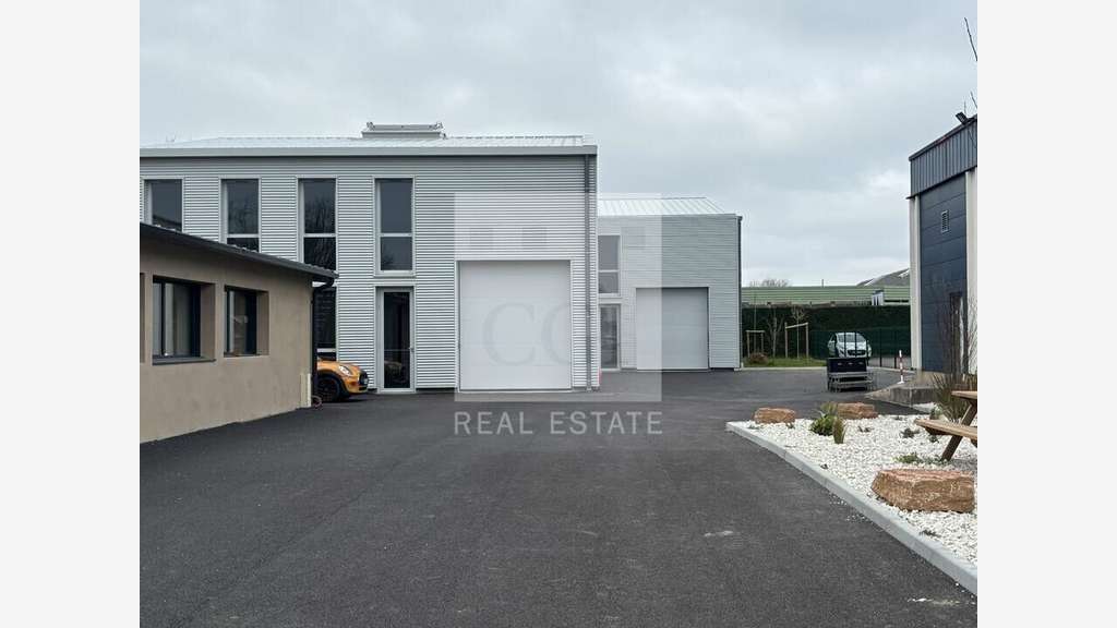 Local d'activité 360m² à louer à Chassieu