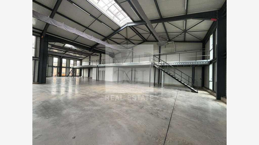 Local d'activité 360m² à louer à Chassieu
