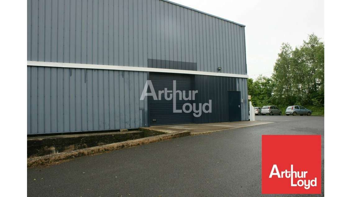 Local d'activité 463m² à louer en ZAC à Chauray 