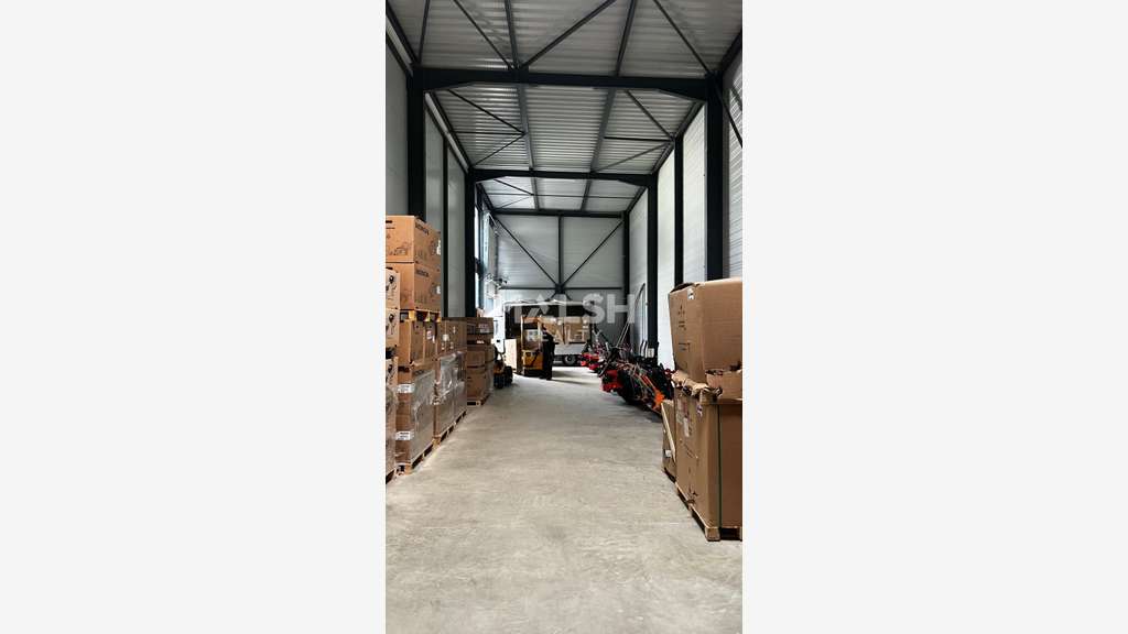 Loue local d'activités 240m² à Chazay d'Azergues