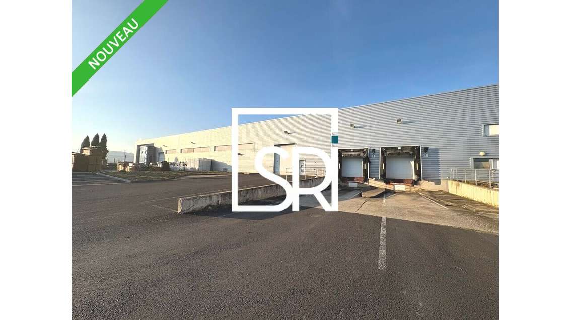 Entrepôt 1440m² à Clermont Ferrand Gravanches 