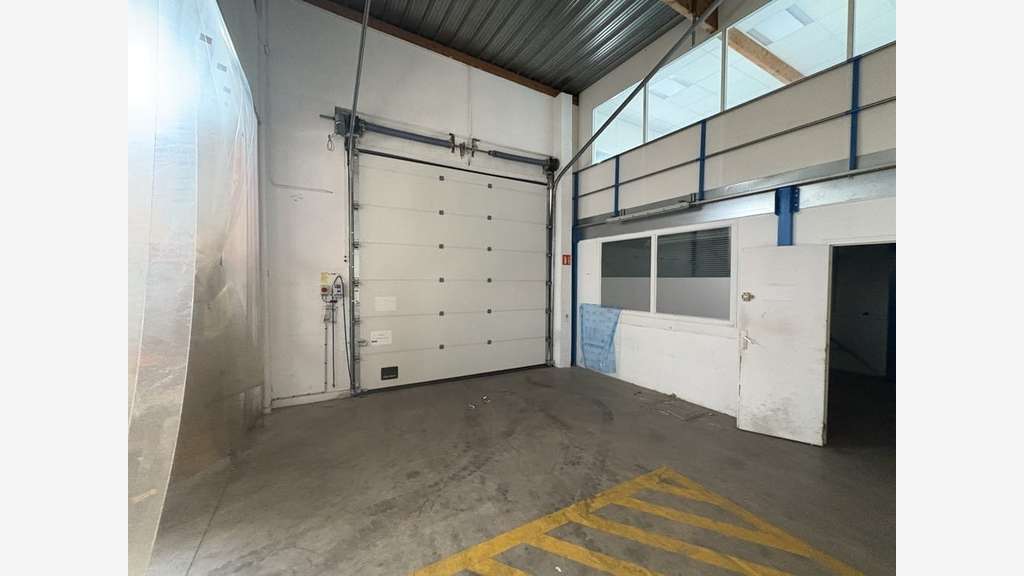 À louer local industriel 1326m² à Colombes