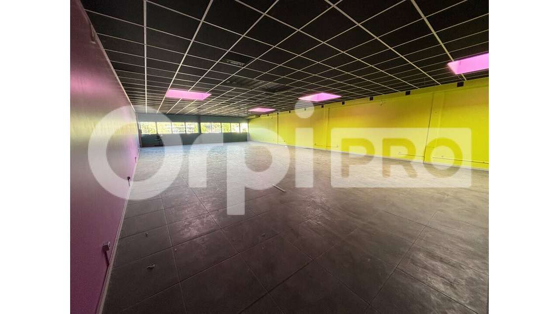 A louer local 1000m² à Compiègne ZAC de Mercières