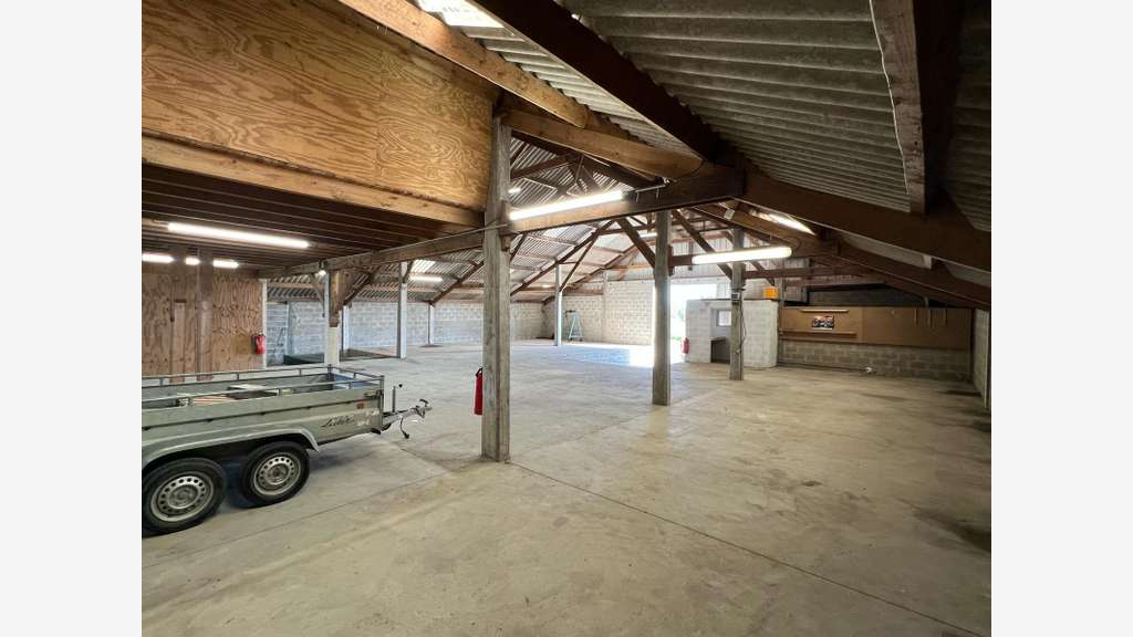 A louer local d'activité stockage 400m² Concarneau