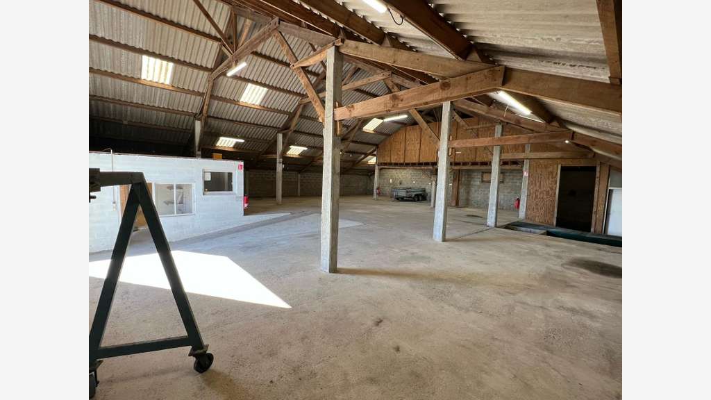 A louer local d'activité stockage 400m² Concarneau