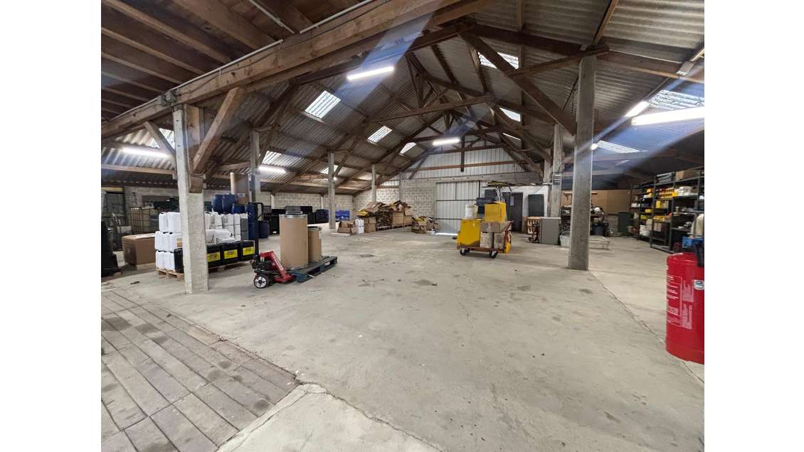 A louer local d'activité stockage 400m² Concarneau