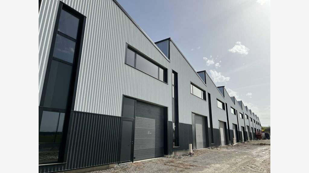 À louer locaux de 232 à 456m² à Cormontreuil