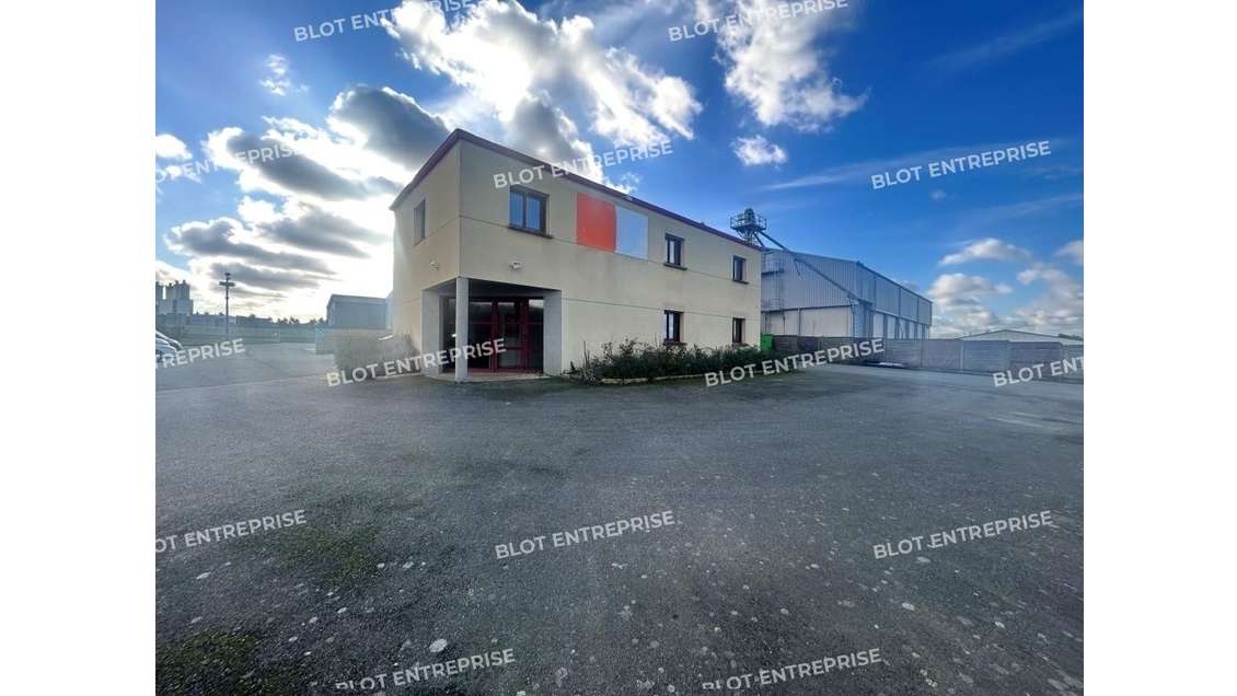 A louer local d'activités 640m² à Corps-Nuds