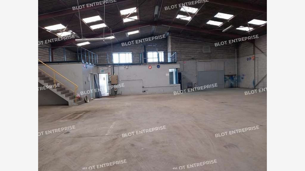 A louer locaux d'activités 620m² à Couëron