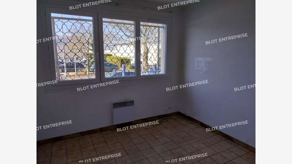 A louer locaux d'activités 620m² à Couëron