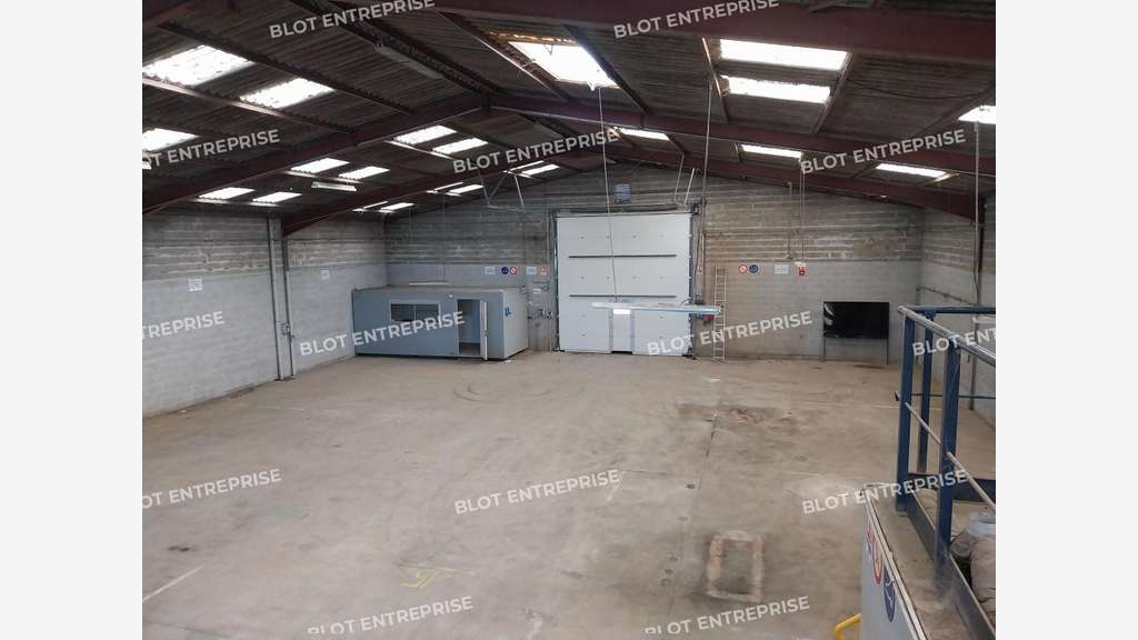 A louer locaux d'activités 620m² à Couëron