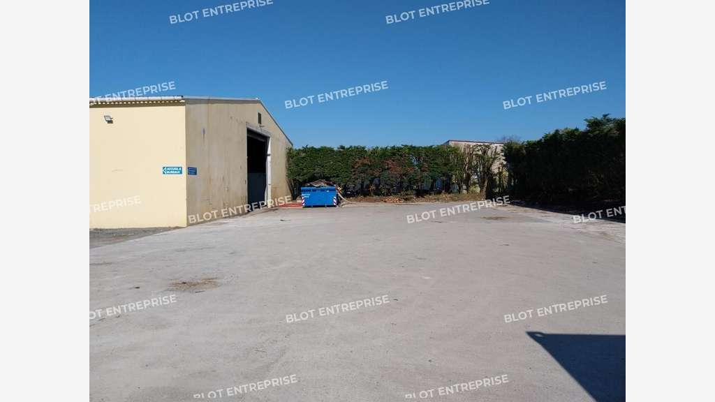 A louer locaux d'activités 620m² à Couëron
