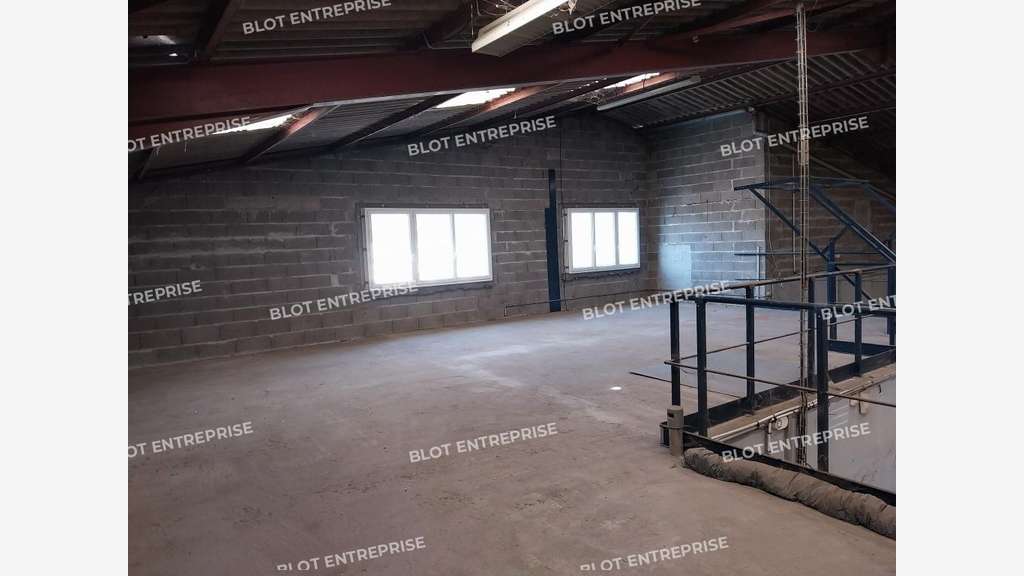 A louer locaux d'activités 620m² à Couëron