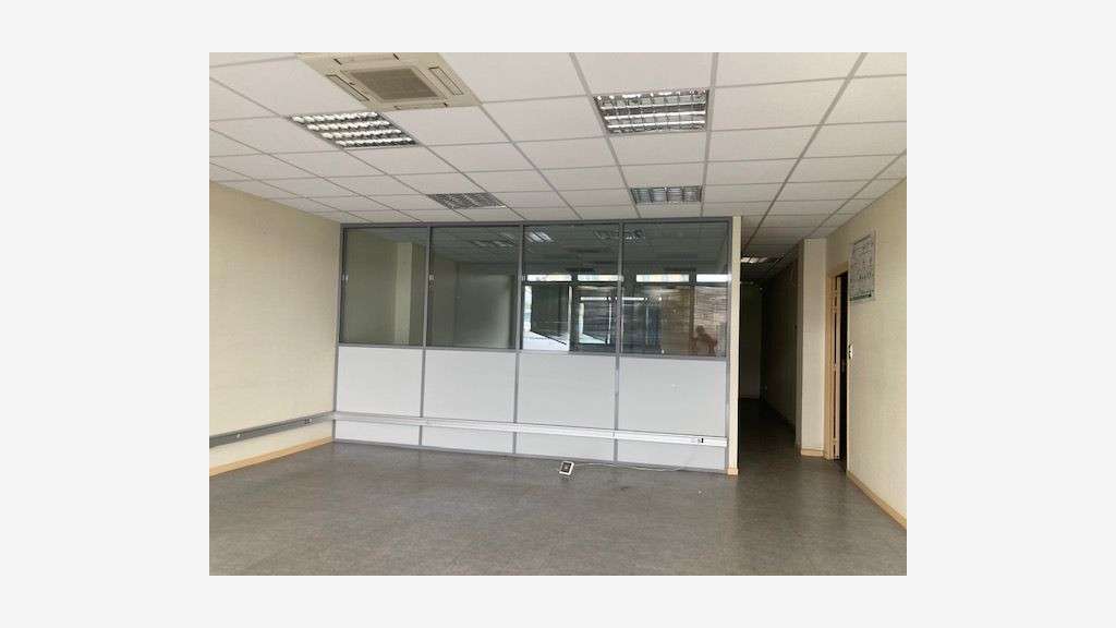 Local activité 238m² à louer à Cournon-d'Auvergne
