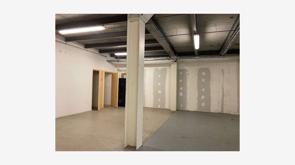 Local activité 238m² à louer à Cournon-d'Auvergne