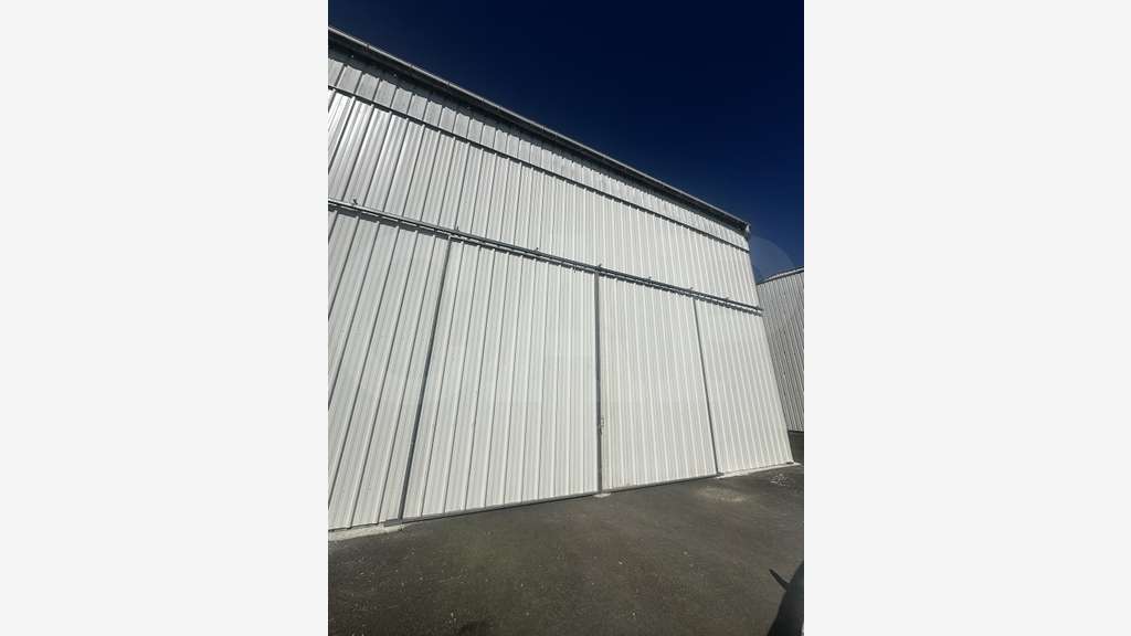 A louer entrepôt 600m² à Créhen D768