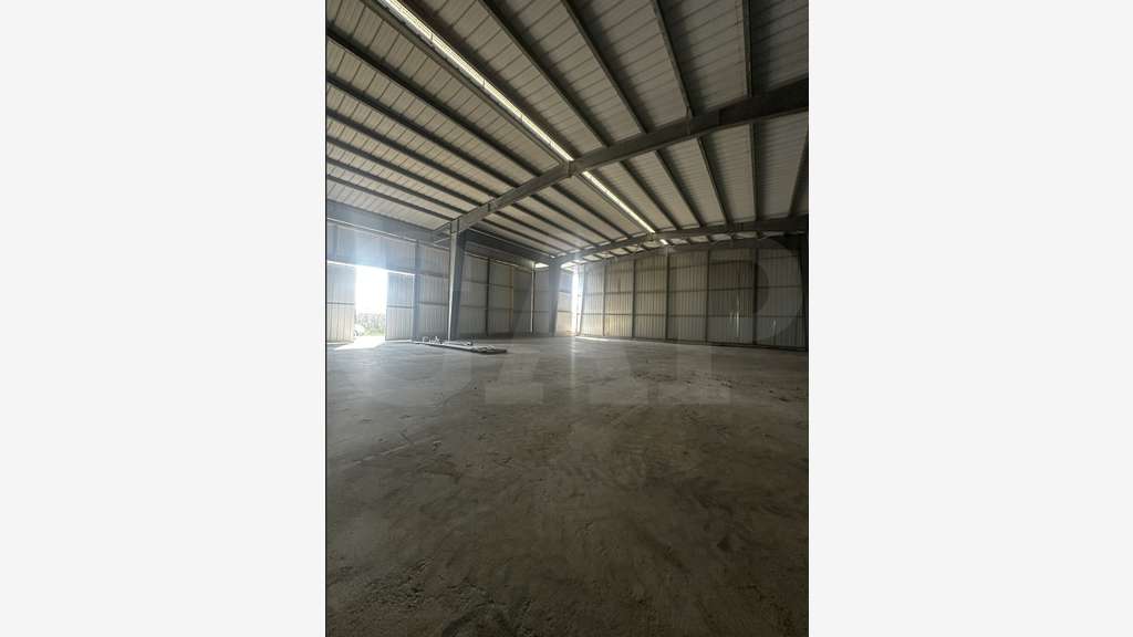 A louer entrepôt 600m² à Créhen D768