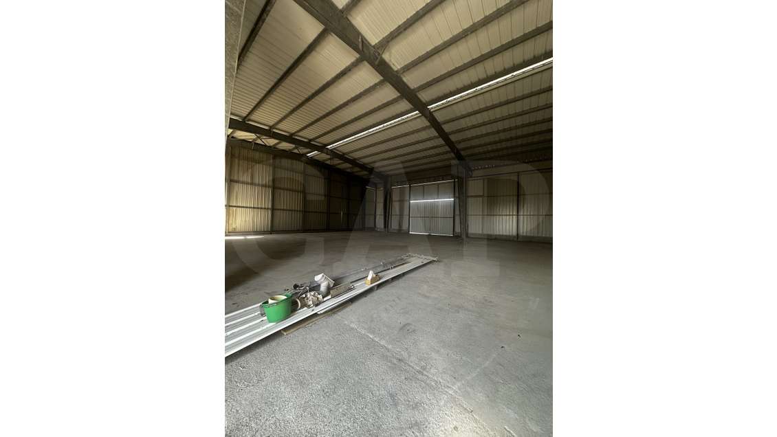 A louer entrepôt 600m² à Créhen D768