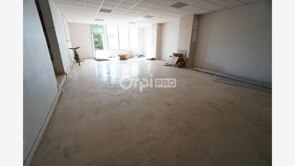 A louer local mixte de 463m² à Dijon axe fréquenté
