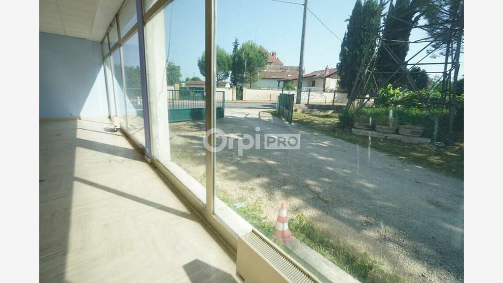 A louer local mixte de 463m² à Dijon axe fréquenté