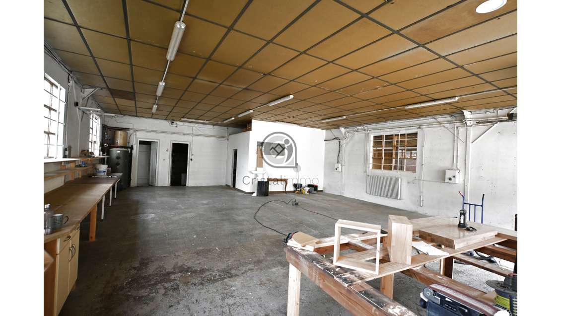 A louer local d'activité 187m² centre Domene